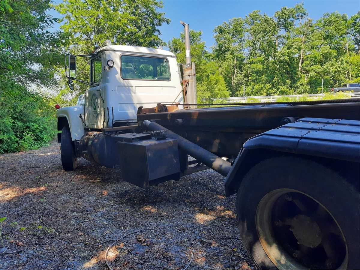 1990 Mack Maxidyne RD6 Roll-Off Truck Online Government Auctions of ...