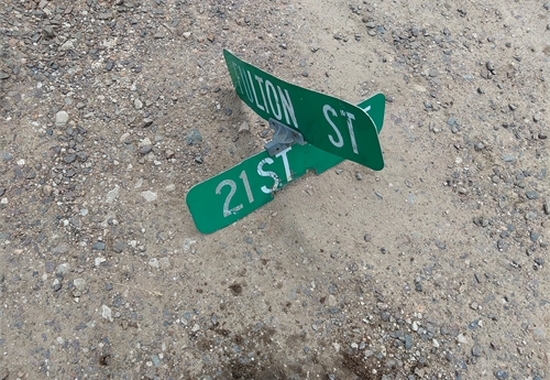 Fulton St & 21st St - Falls City Street Sign