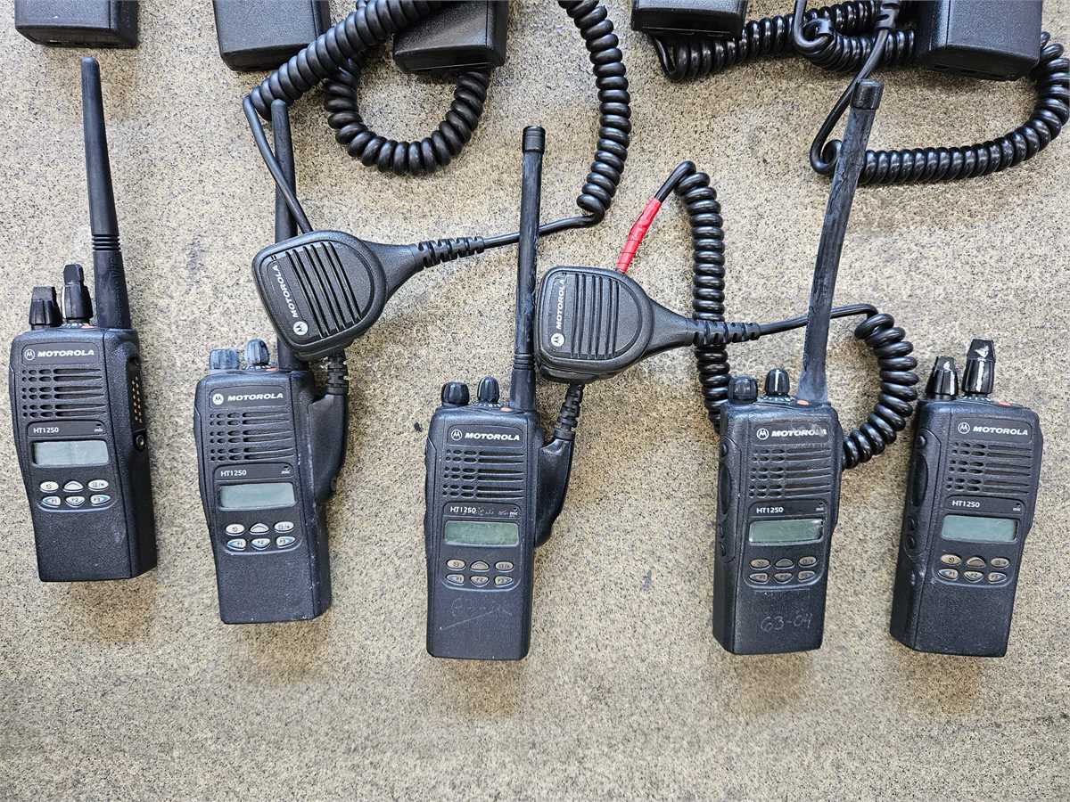 15 Motorola HT 1250 radios & eqt. In various conditions. Online ...