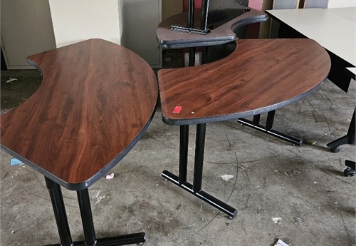 3 Curved Tables