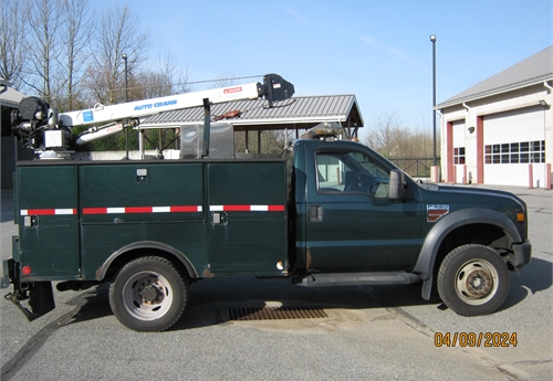 2010 Ford F-550 Service body with crane in fair condition