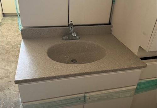 Vanities with Sinks and Faucets (95)