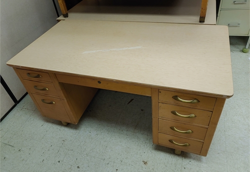 Wooden Desk (BES 27)