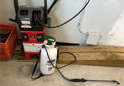 Power Washer and 1.5 Gallon Pumper Sprayer