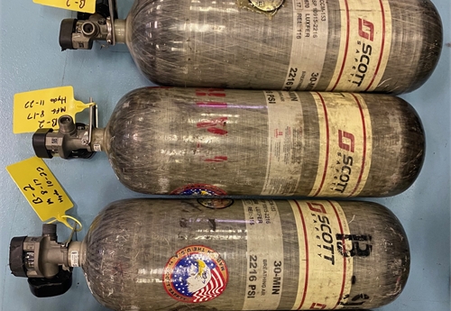 Quantity of 5 Scott 2.2 air cylinders