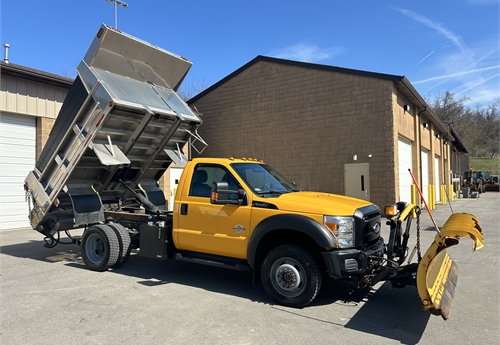 2012 Ford F-550 4WD Dump Truck w/ snowplow and tailgate spreader
