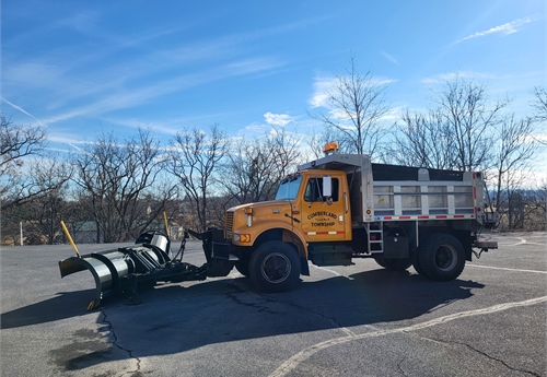1995 International 4900 Dump Truck w/ Snow Plow and Spreader