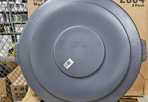 10 BRUTE Rubbermaid lids for 55 Gal Containers